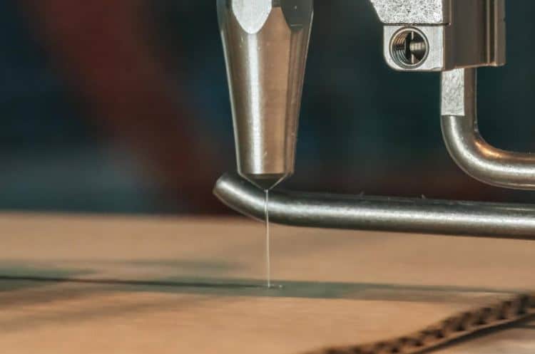 Flüssigkeitsrillung für Wellpappenkartons