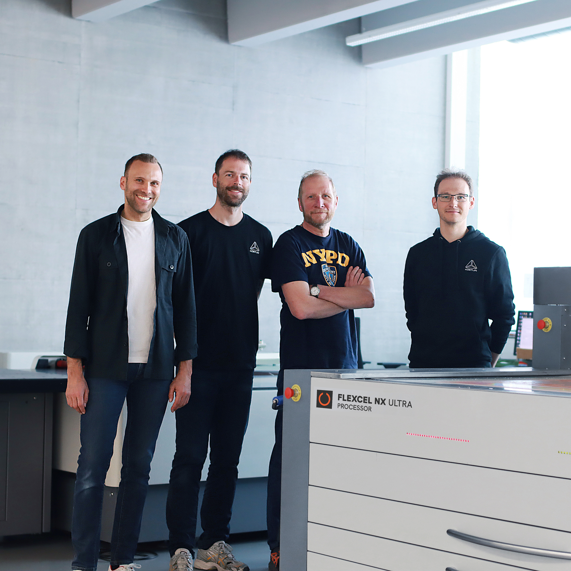 Geschäftsführer Marc Talmon Gros und sein Team für die Herstellung von Flexodruckformen.