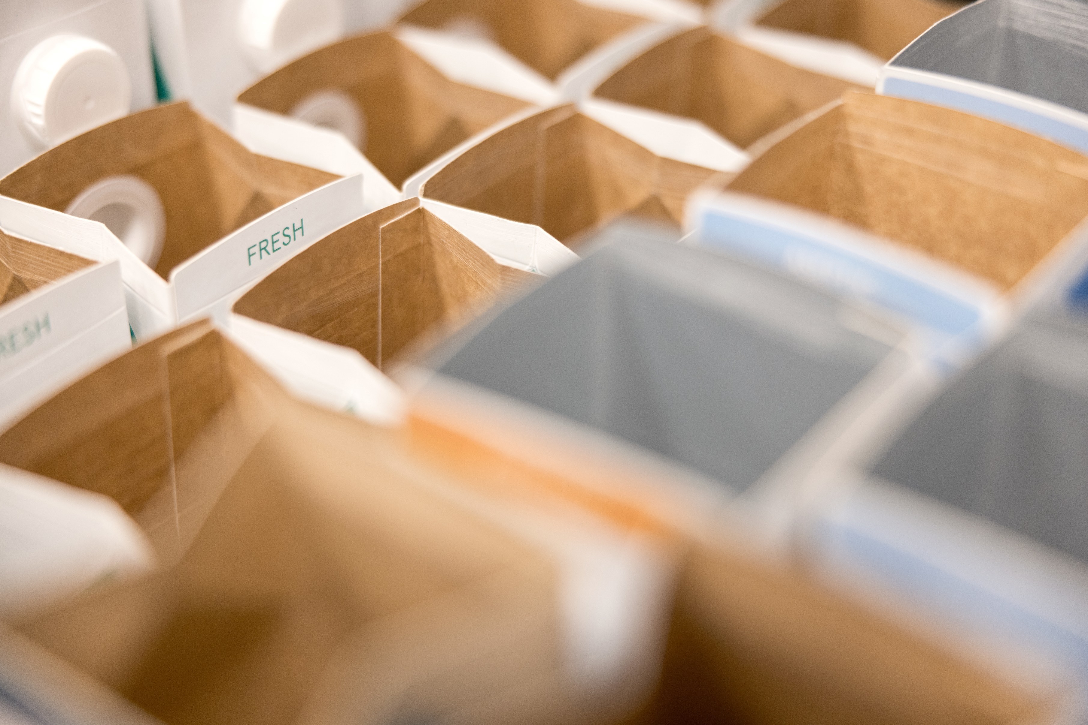 Elopak führt Getränkekartons mit recycelten und erneuerbaren Polymeren ein