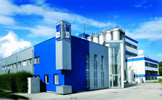 Bei Jodl Verpackungen werden auf 40 Produktionsanlagen jährlich 380 Millionen Beutel und 45 Millionen Quadratmeter Verpackungsrollen hergestellt (Quelle: Jodl)