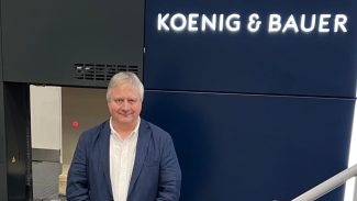 Schottischer Verpackungsdrucker halbiert Schichtbedarf und senkt Energiekosten um 26 Prozent