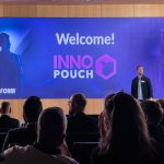 Julian Thielen eröffnet Inno-Pouch (Quelle: Innoform)